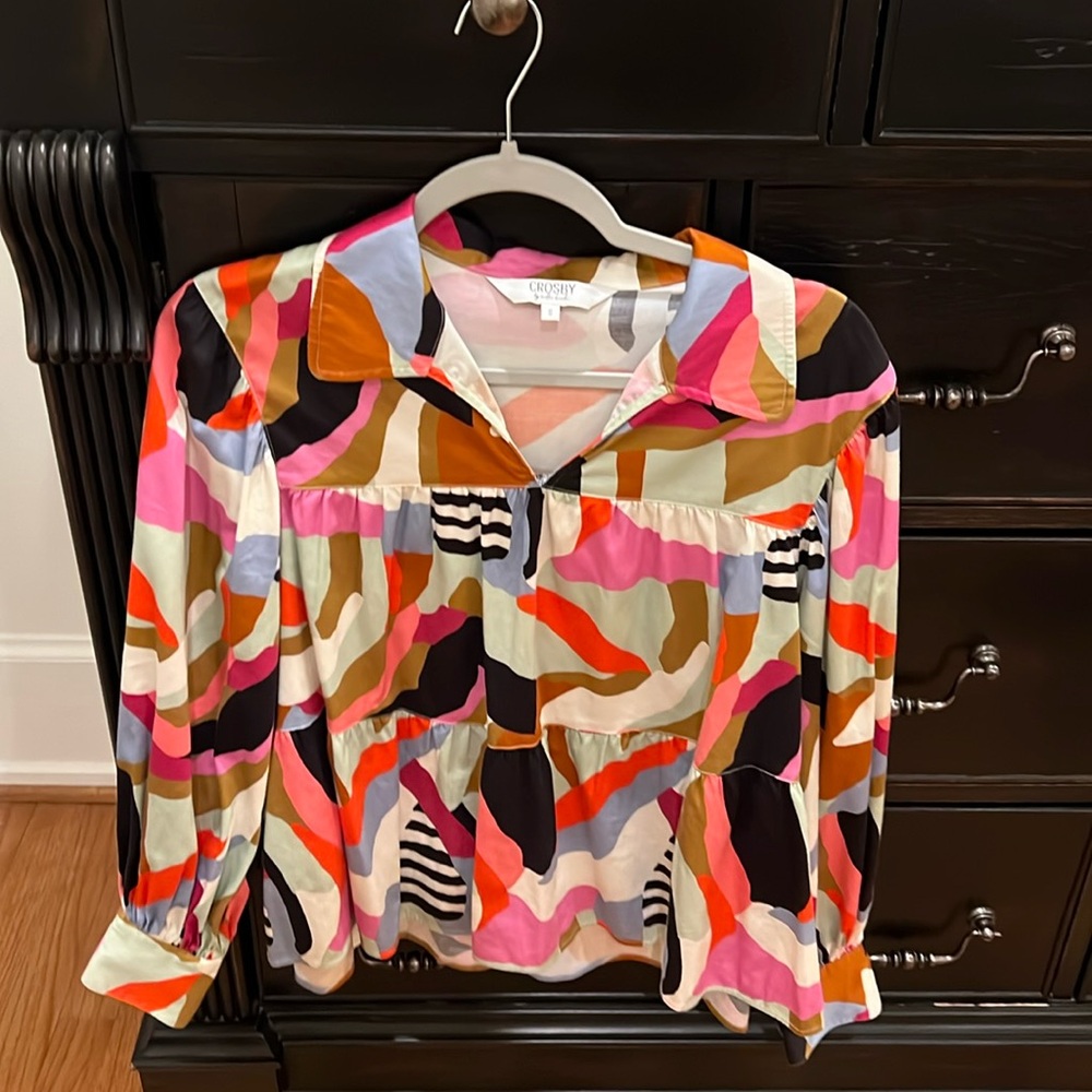 Cute top by Crosby by Mollie Burch. Size small